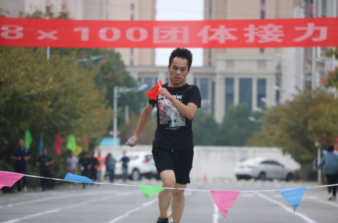 第八界長(zhǎng)跑3.png